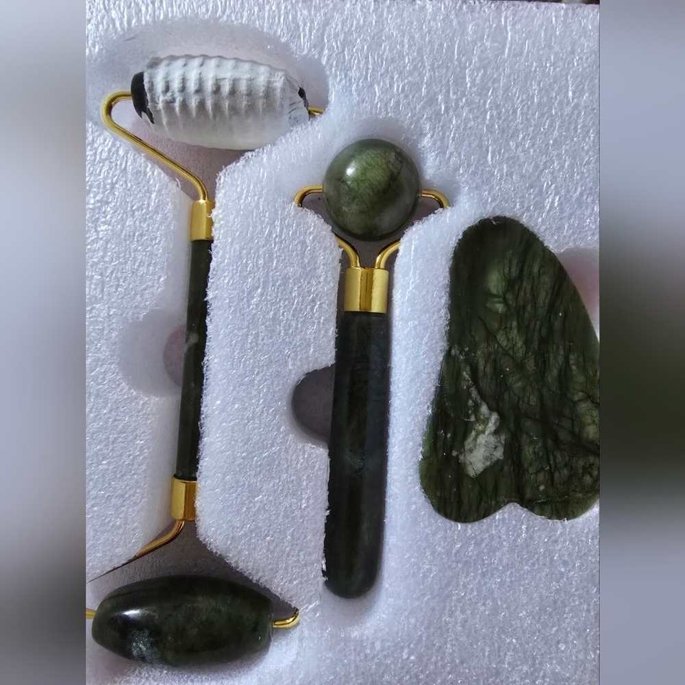 Jade Facial Roller & Gua Sha Set 3 Piece Set Cooling & Firming Effect NEW